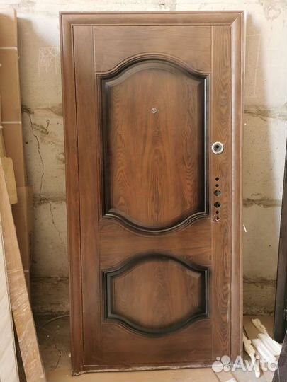 Дверь входная металлическая бу