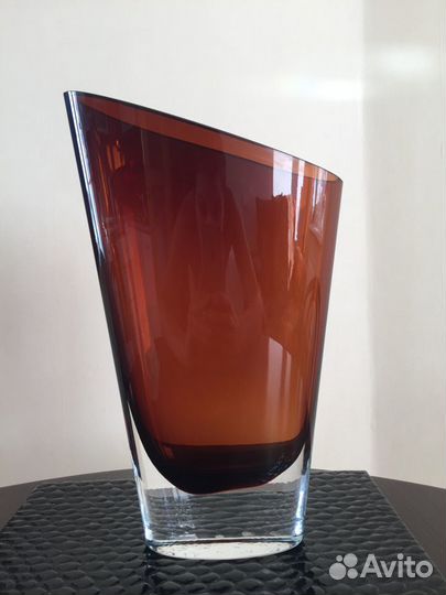 Дизайнерская стеклянная ваза