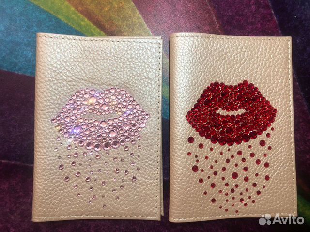 Обложка на паспорт со стразами