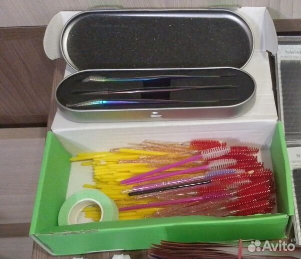 Кушетка и материалы для наращивания ресниц