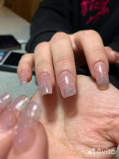 Модель на маникюр