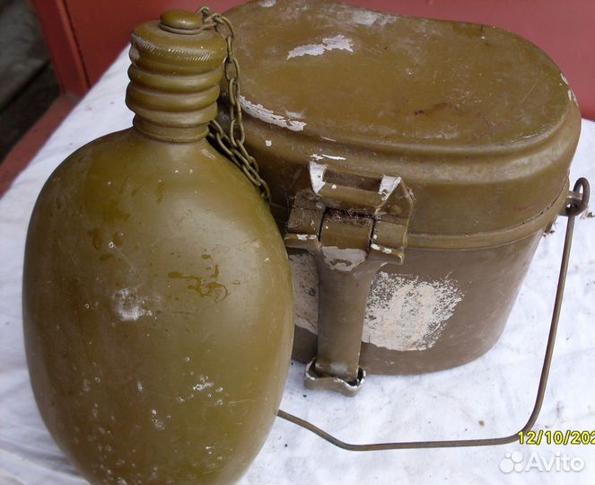 Котелок и фляжка армейские