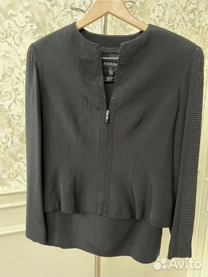 Escada женский костюм со стразами 46/48 размер