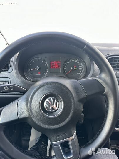 Volkswagen Polo 1.6 AT, 2011, 290 100 км