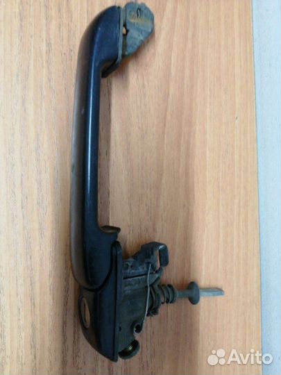 Ручка двери с личинкой передняя левая Volkswagen