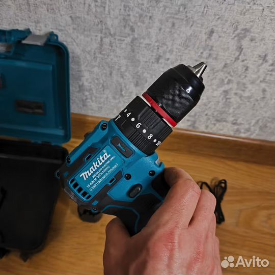 Бесщеточный шуруповерт Makita 18v с железным патро