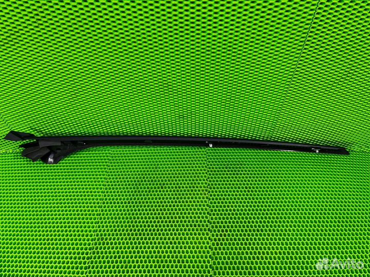 Молдинг лобового стекла правый Land Rover Range