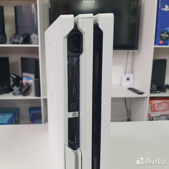 Sony PS4 PRO 1000GB белая + игры
