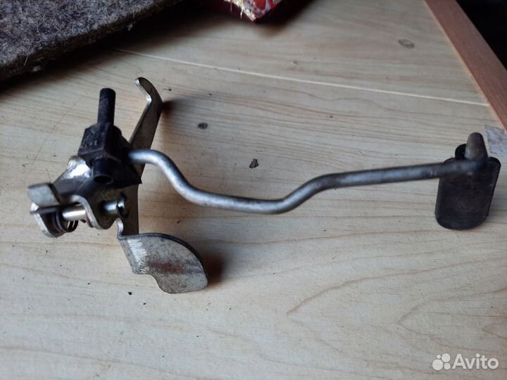 Защелка для капота 2109