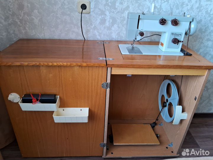 Швейная машинка чайка 143