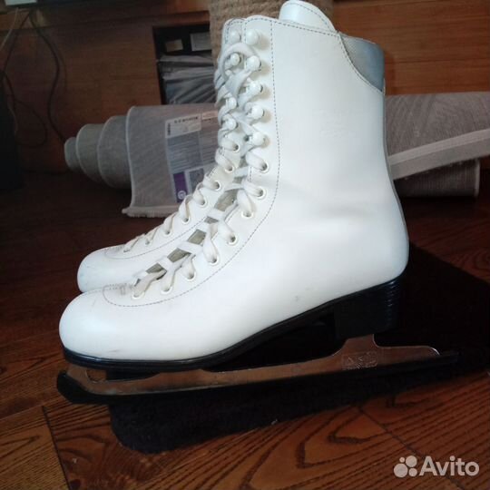 Коньки женские 39