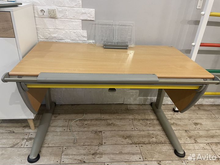 Растущая парта moll