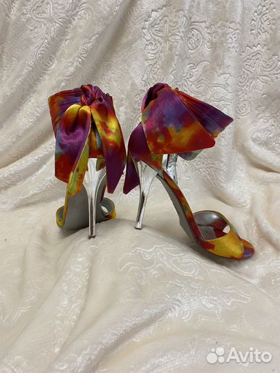 Яркие босоножки 36 размер