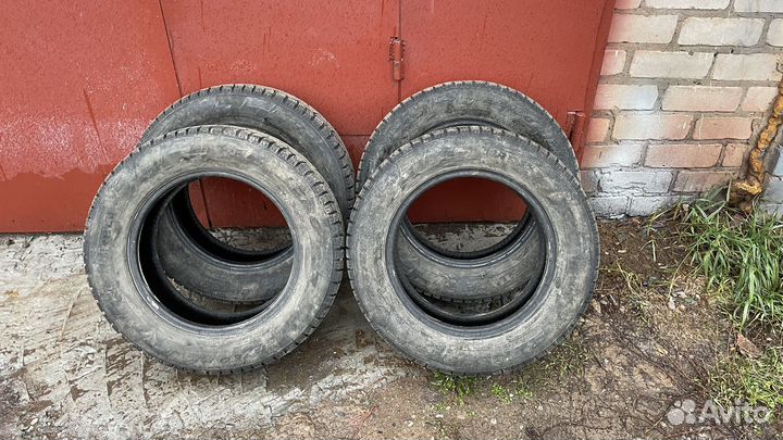 Pirelli Ice Zero 215/60 R16