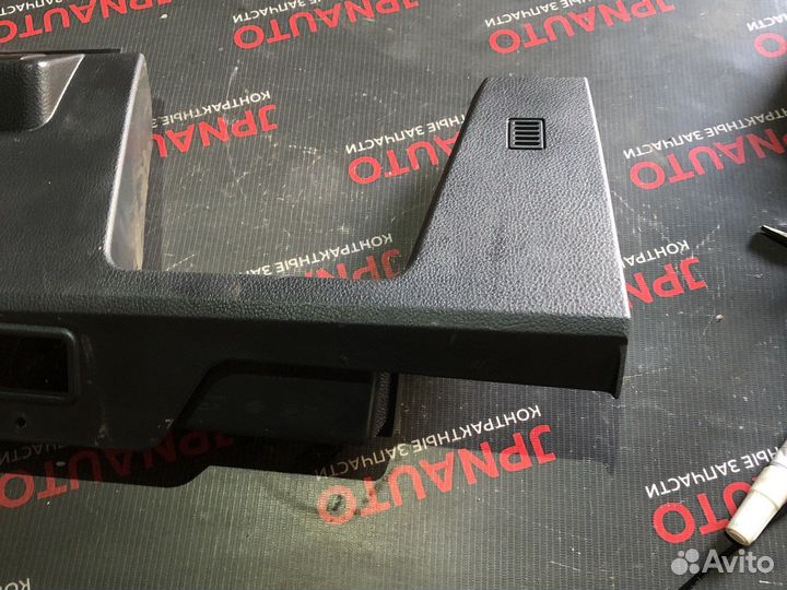 Накладка над коленом Ниссан Тиида