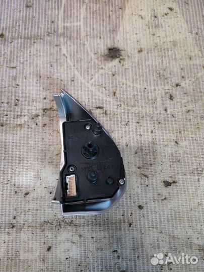 Кнопка управления магнитолой на руль Mitsubishi