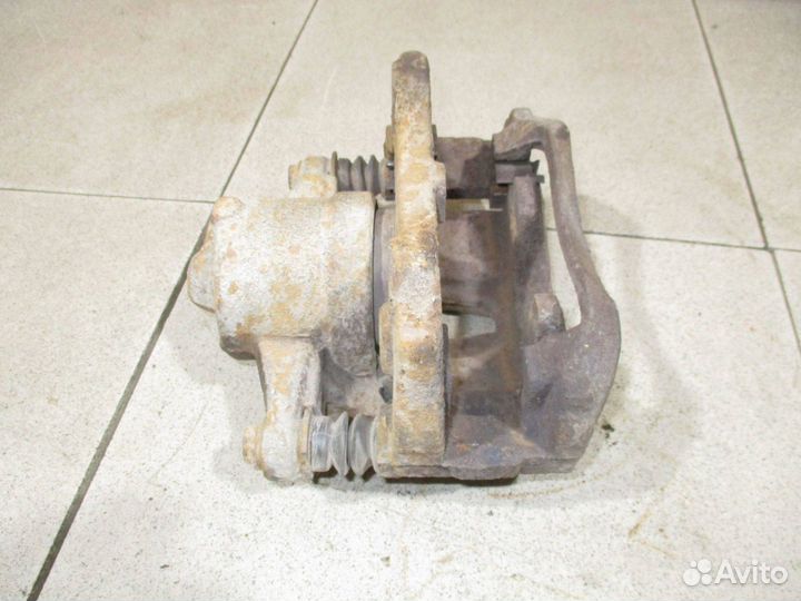 Суппорт передний правый Fiat Albea