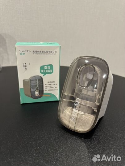 Диспенсер для зубной пасты с креплением