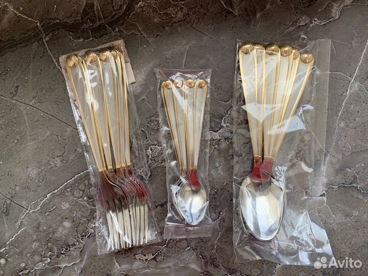 Набор столовых приборов (вилки и ложки)