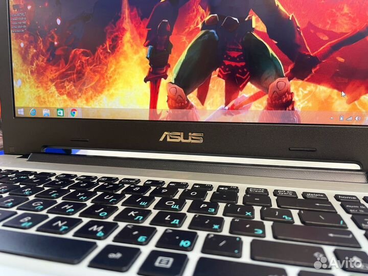 Ноутбук Asus в металлическом корпусе i3+GeForce