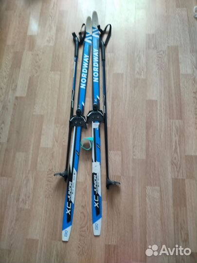 Лыжи беговые с ботинками 32 или 35 размера
