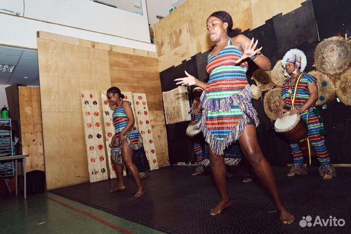 Африканское барабанное шоу,Афротанцы