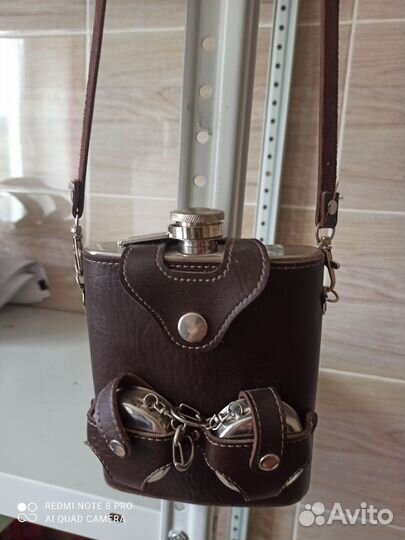 Фляжка из нержавейки в кожанном футляре на ремне