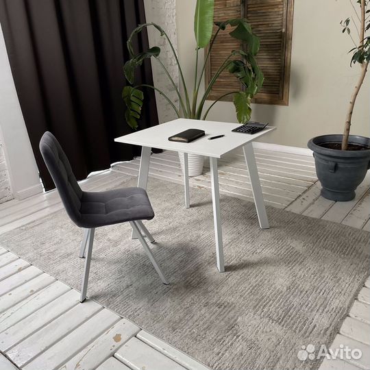 Письменный стол Ник 80*70 см. Белые ножки