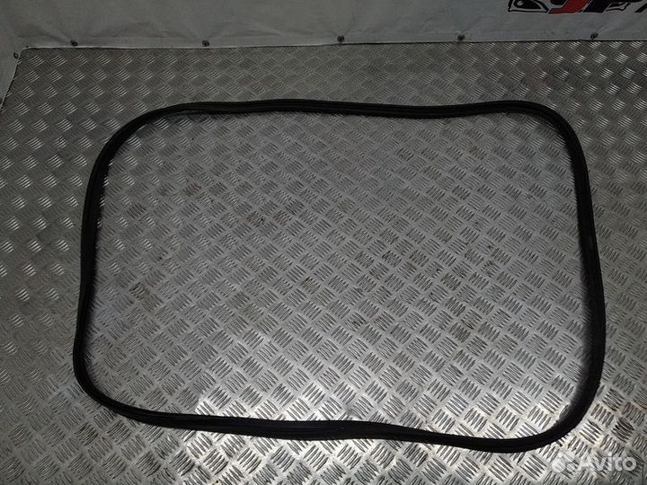 Уплотнитель проема двери Mitsubishi ASX I (2010—20