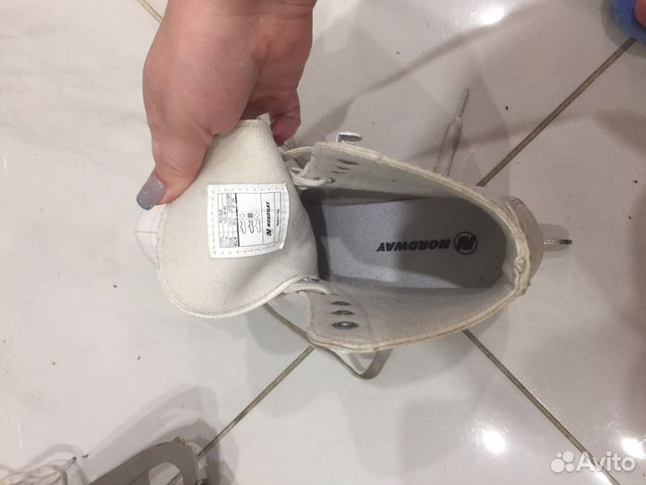 Коньки женские 37