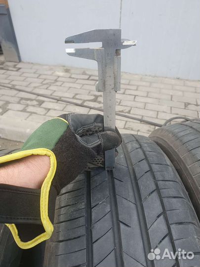 Kumho Ecsta HS52 215/60 R17