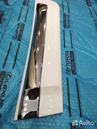 Молдинг задней двери Lc 200 левый белый