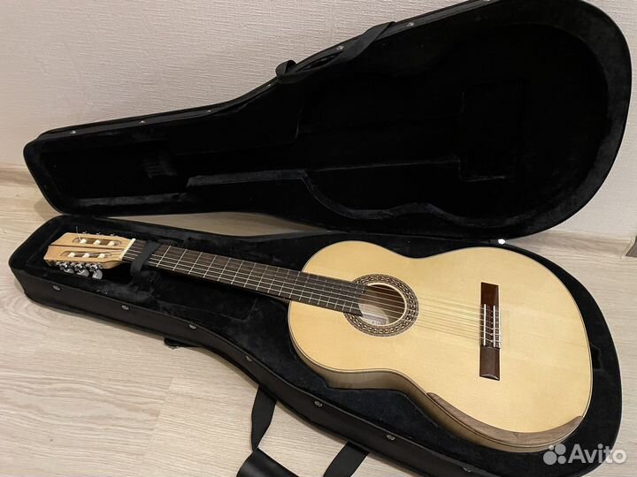 Жесткий кейс для классической гитары