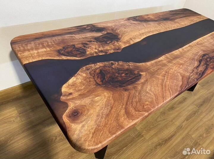 Обеденный стол 'Pale Ease'