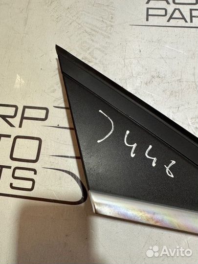 Накладка крыла правая Ford Focus 3 CB8 1.6L