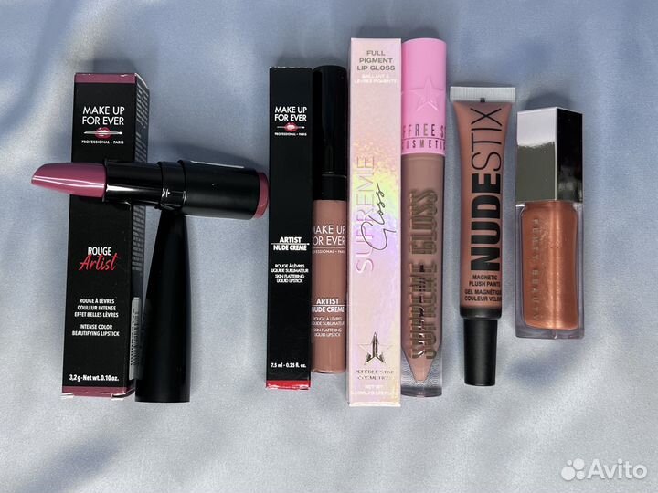 Продукты для губ в ассортименте