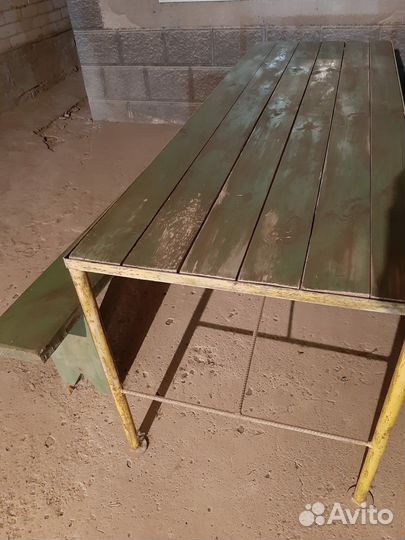 Стол и лавки