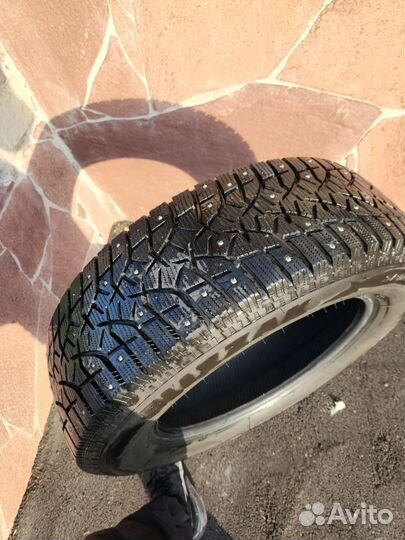 Bridgestone Blizzak Spike-02 235/65 R18