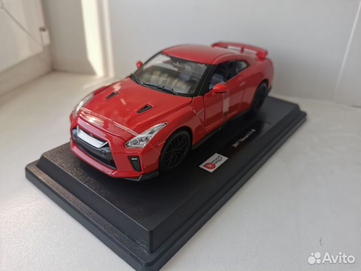 Bburago 1:24 Nissan GTR 2017