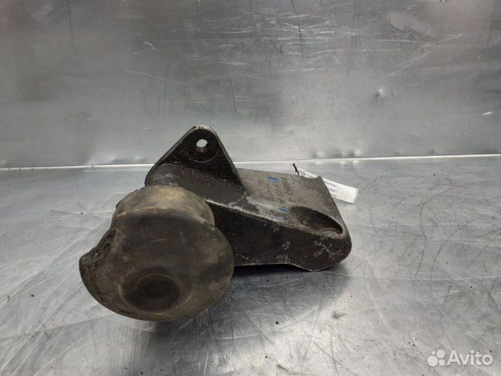 Кронштейн двигателя передний Audi 100 C4