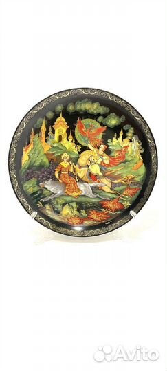 Фарфоровые декоративные тарелки