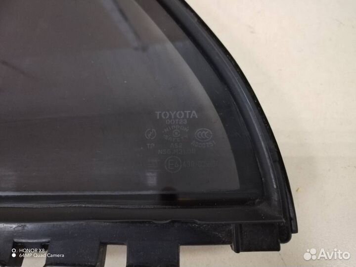 Стекло двери задней левой форточка Toyota Corolla
