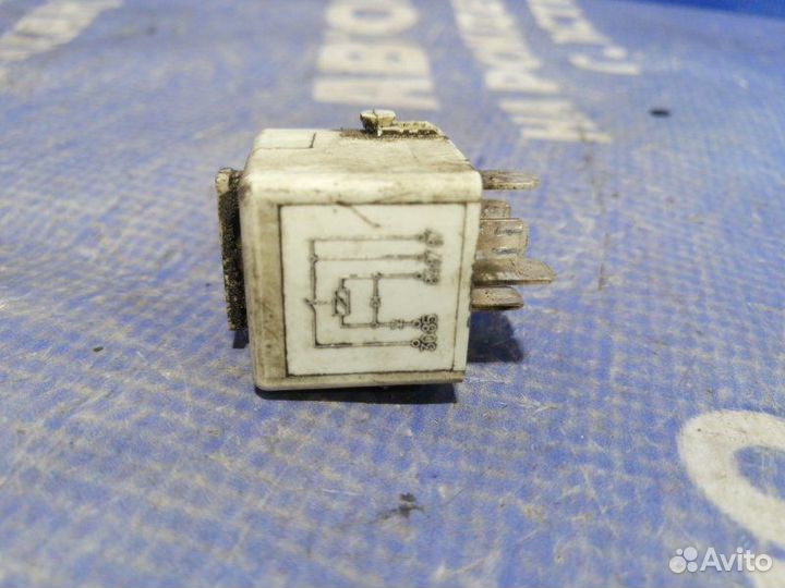 Реле Bmw E36 седан M50B25 1996