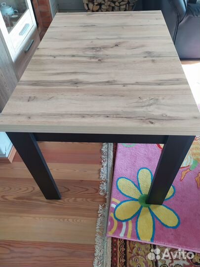Продаю стол обеденный