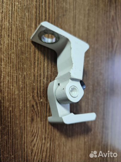 Петля двери нижняя задняя правая Skoda Octavia A7