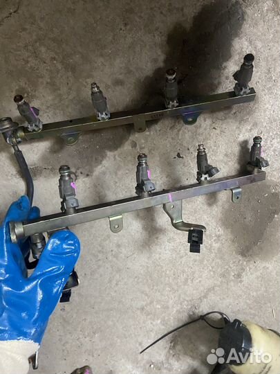 Топливная рампа в сборе infiniti fx 45/fuga