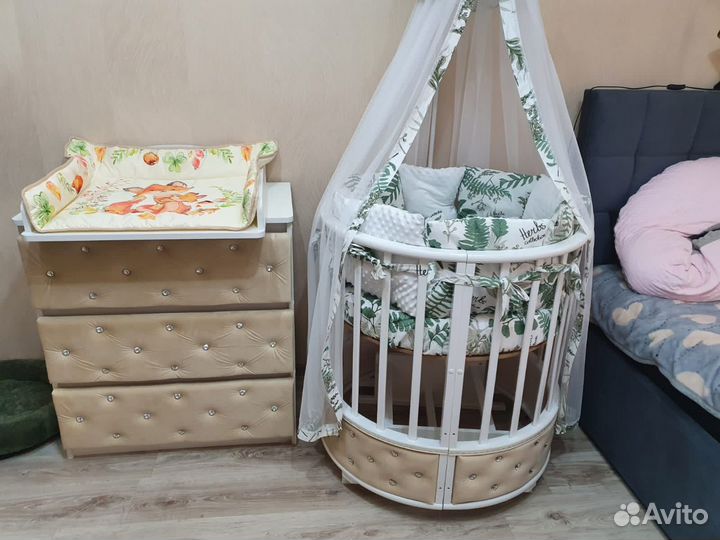 Детские овальные кроватки, комоды и шкаф