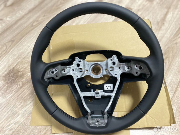 Оригинальный руль Toyota Camry V70 / V75 кожа