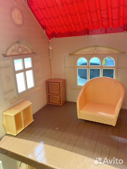 Кукольный домик с мебелью