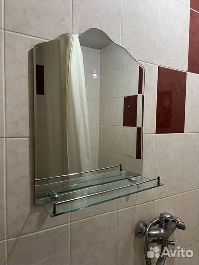 Зеркало в ванную с полкой